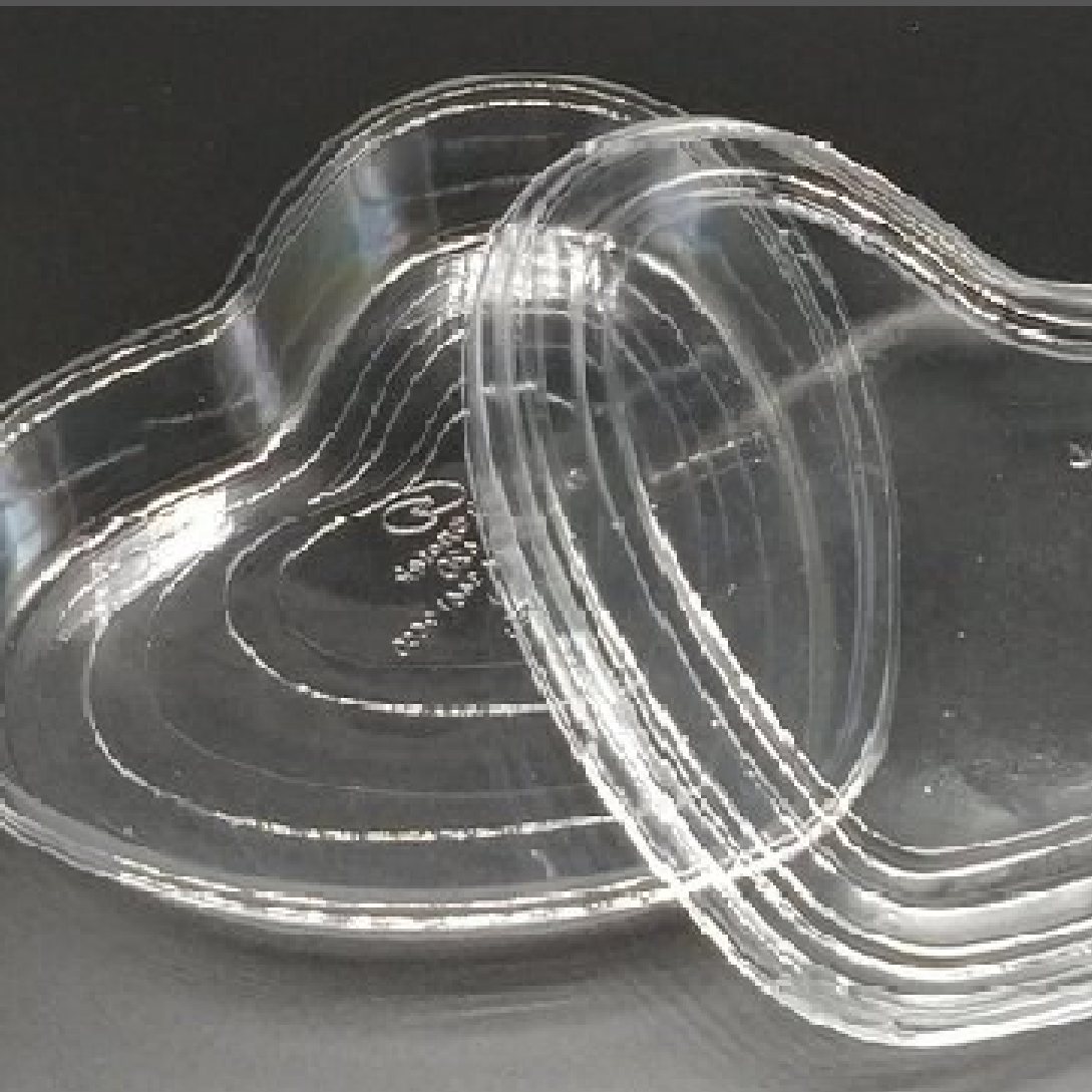 Peças plásticas transparentes produzidas por termoformagem